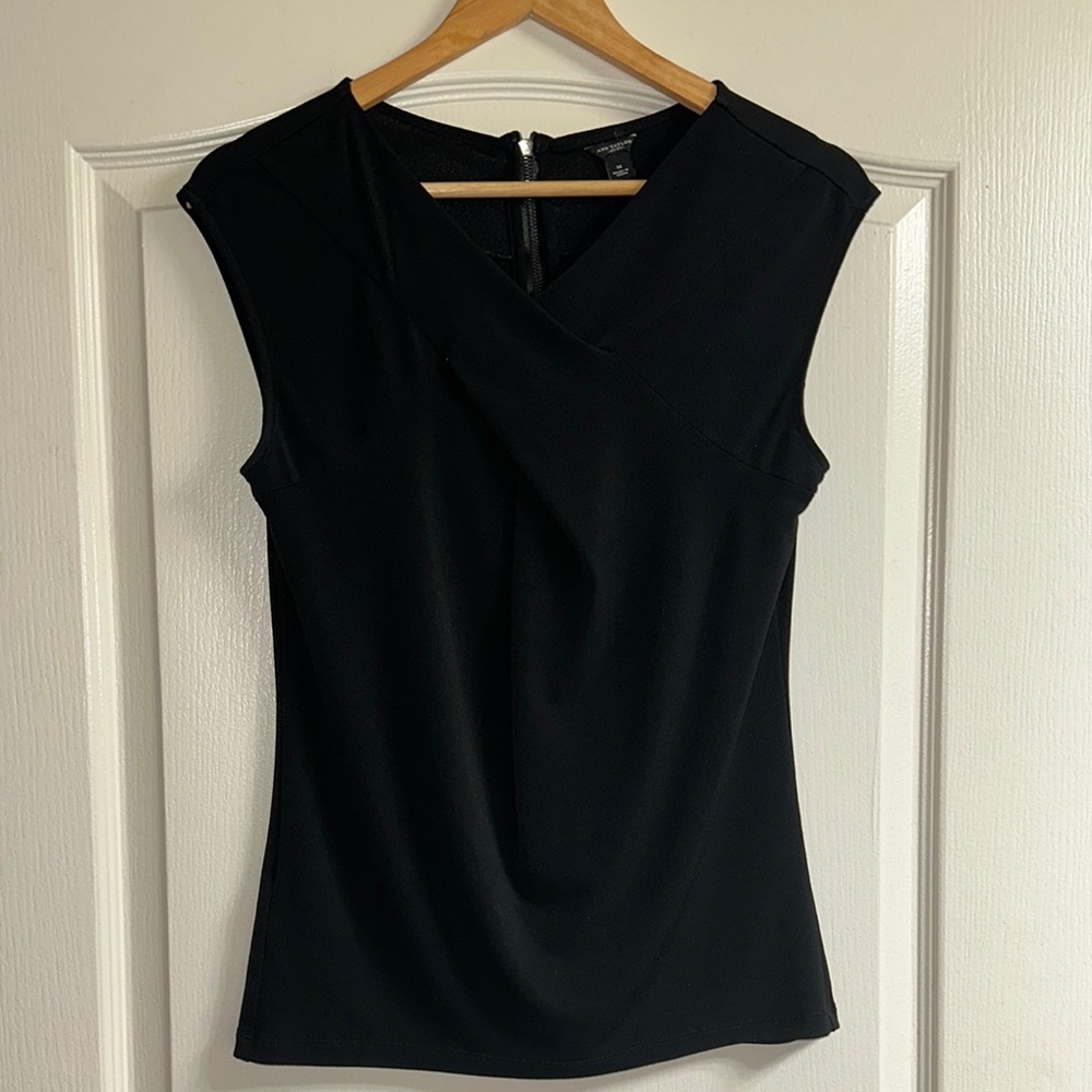Chic Black Sleeveless Top